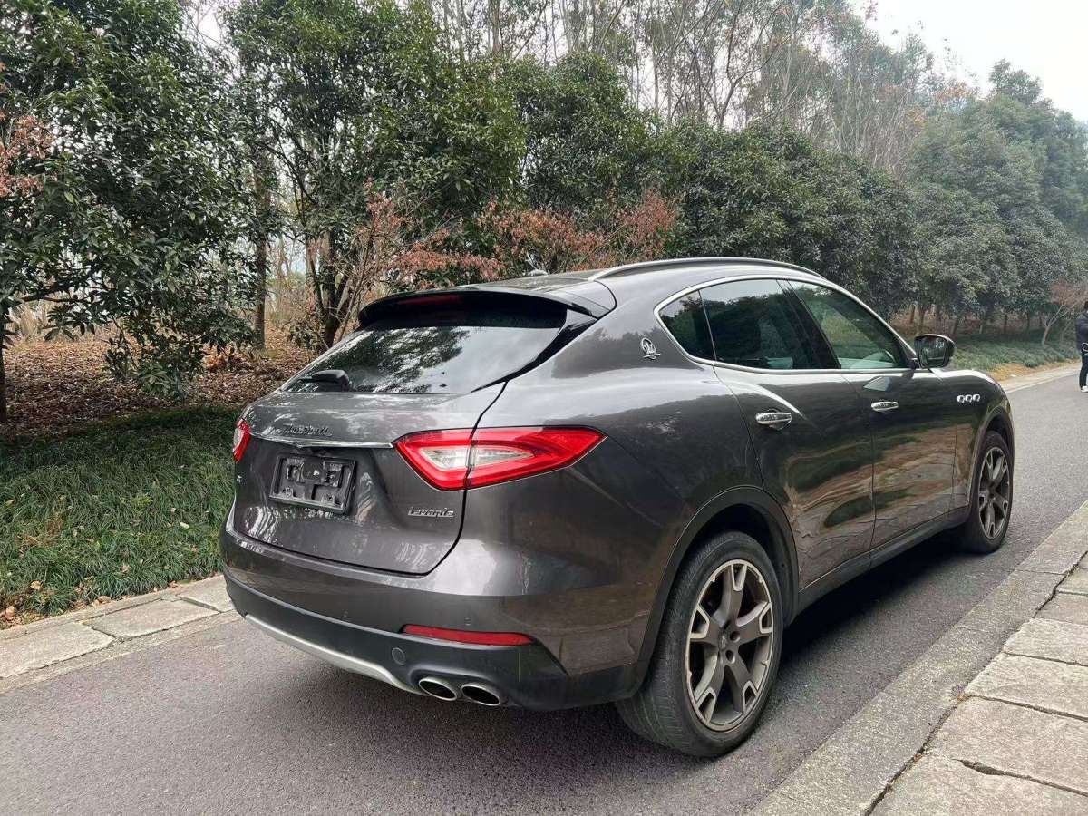 瑪莎拉蒂 Levante  2019款  3.0T 350Hp 標(biāo)準(zhǔn)版圖片