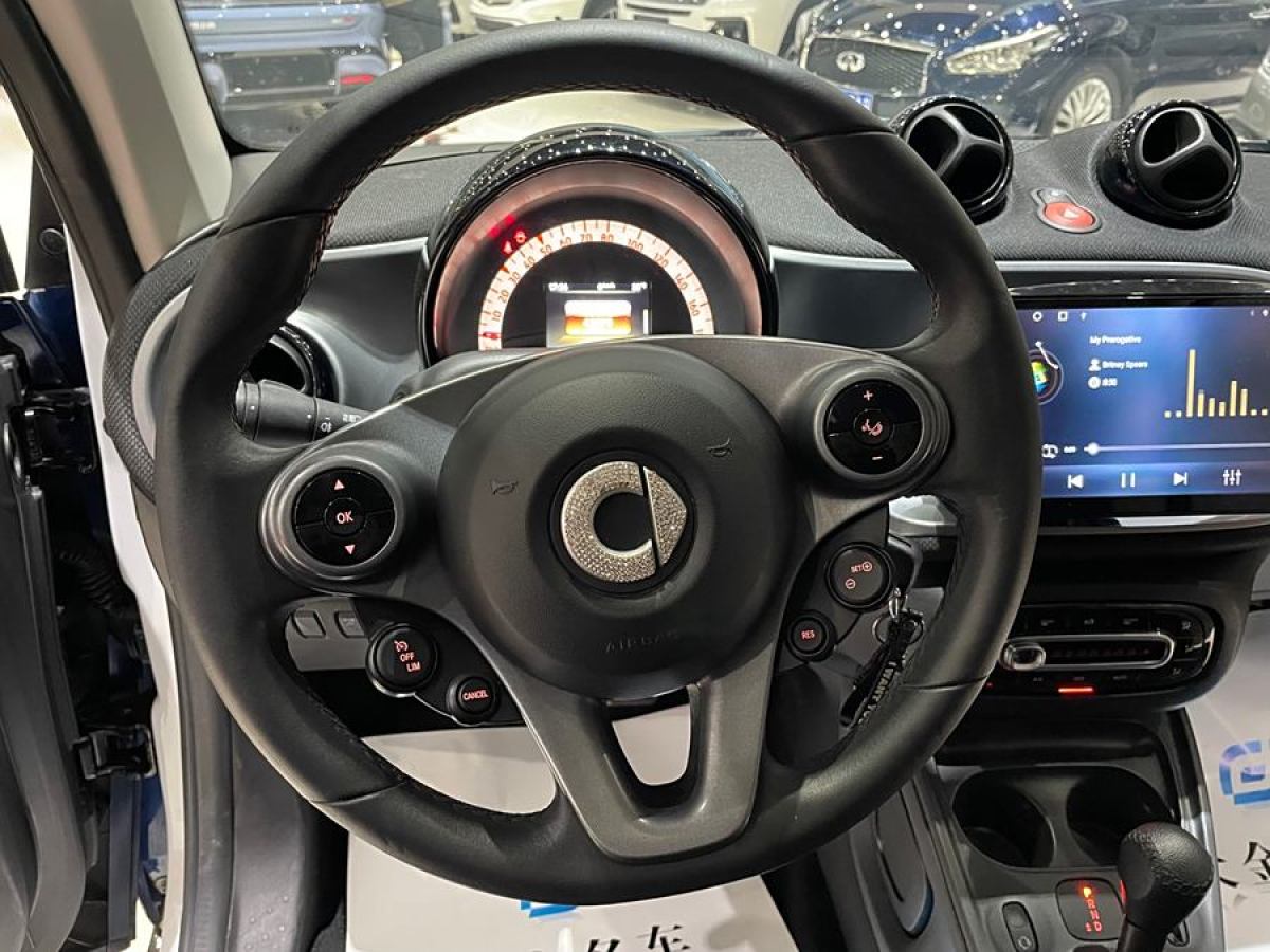 2017年8月smart fortwo  2015款 1.0L 52千瓦硬頂激情版