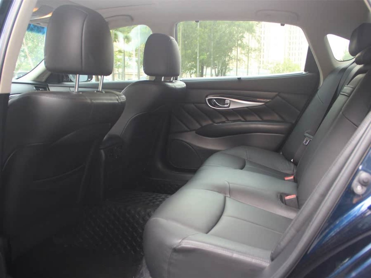 英菲尼迪 Q70  2017款 Q70L 2.5L 精英版圖片