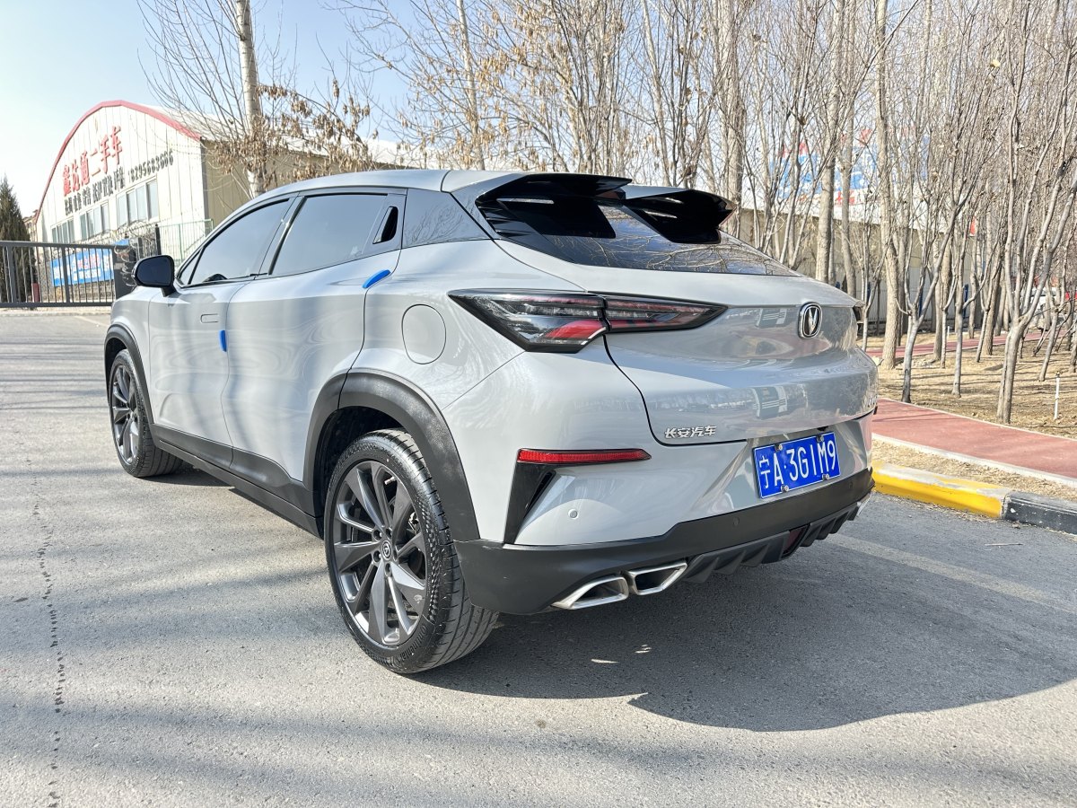 長(zhǎng)安 UNI-T  2020款 1.5T 尊貴型圖片