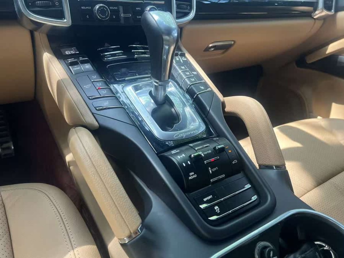 保時(shí)捷 Cayenne  2014款 Cayenne Platinum Edition 3.0T圖片