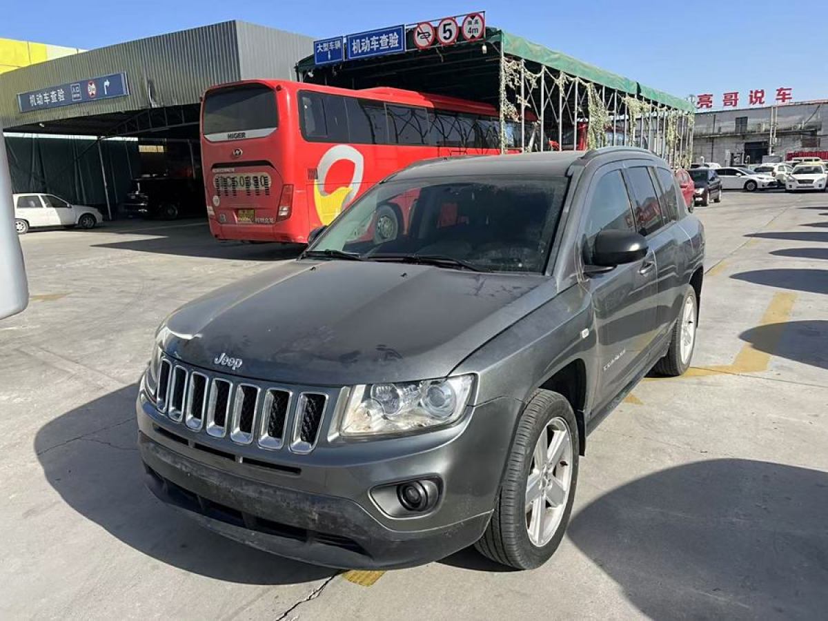 Jeep 指南者  2011款 2.4L 四驅(qū)豪華版圖片