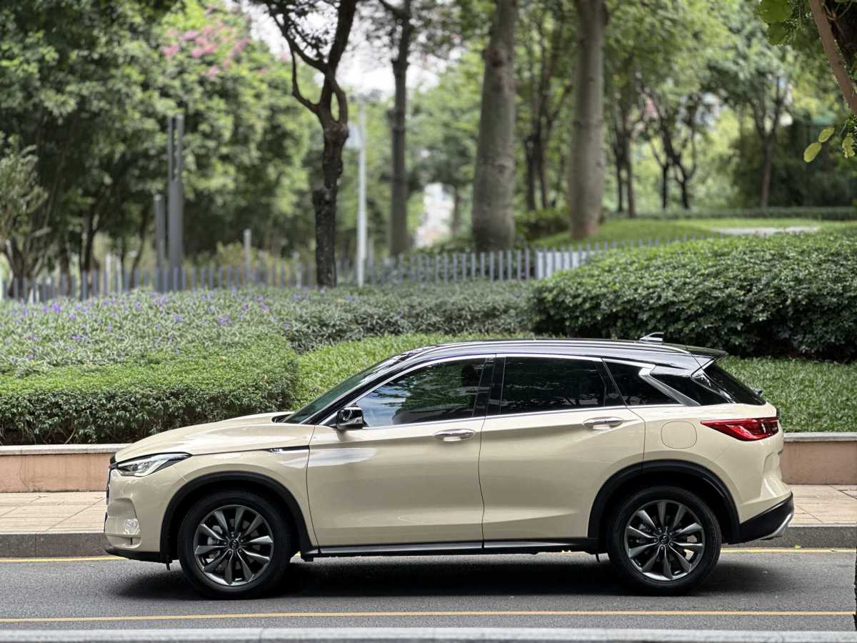 英菲尼迪 QX50  2020款 改款 2.0T 兩驅(qū)時尚版圖片