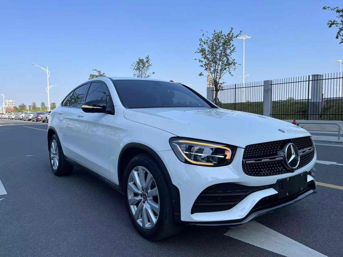 奔馳 奔馳GLC  2022款 改款 GLC 260 4MATIC 轎跑SUV圖片