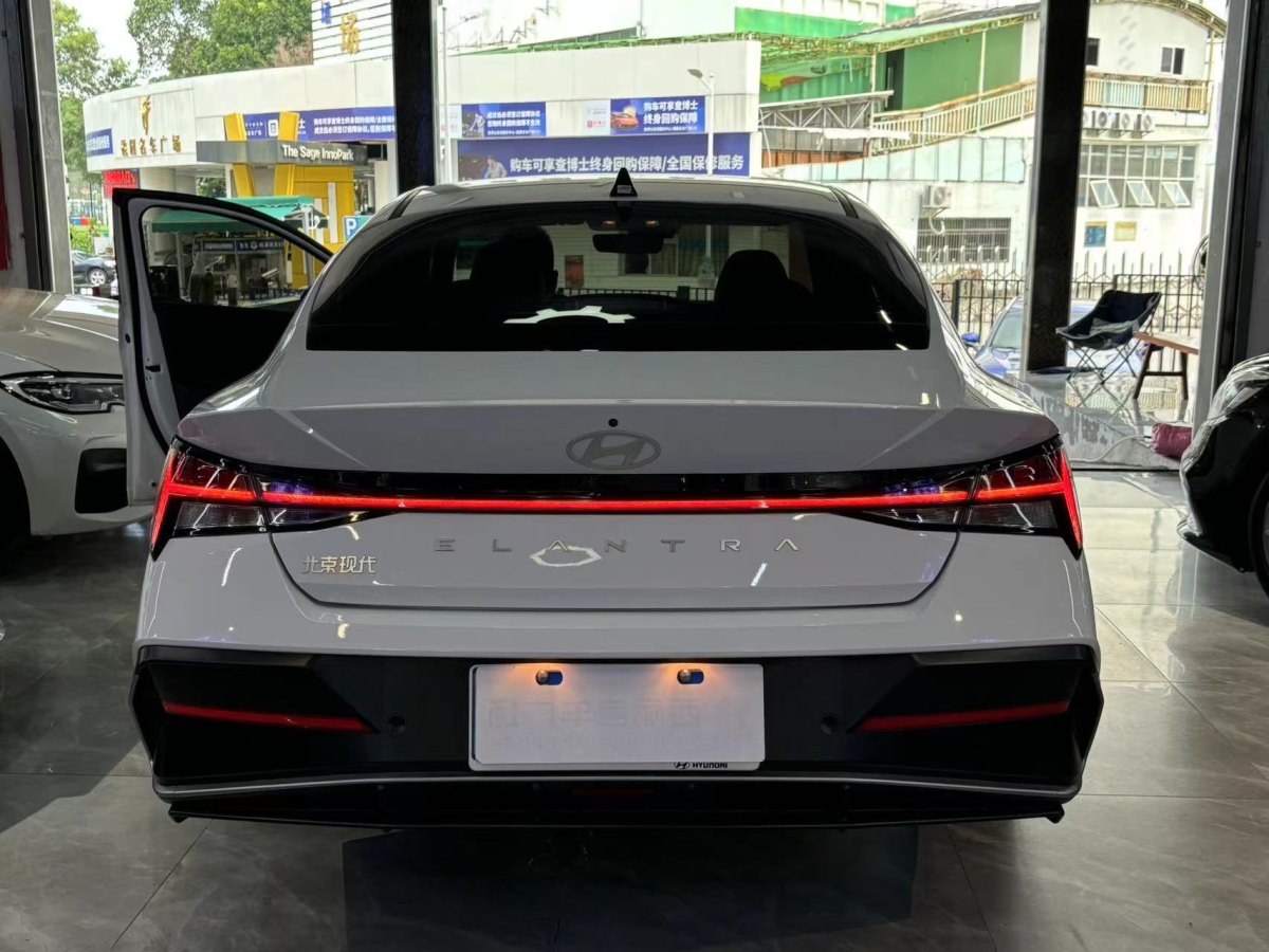 現(xiàn)代 伊蘭特  2023款 1.5L CVT LUX尊貴版圖片