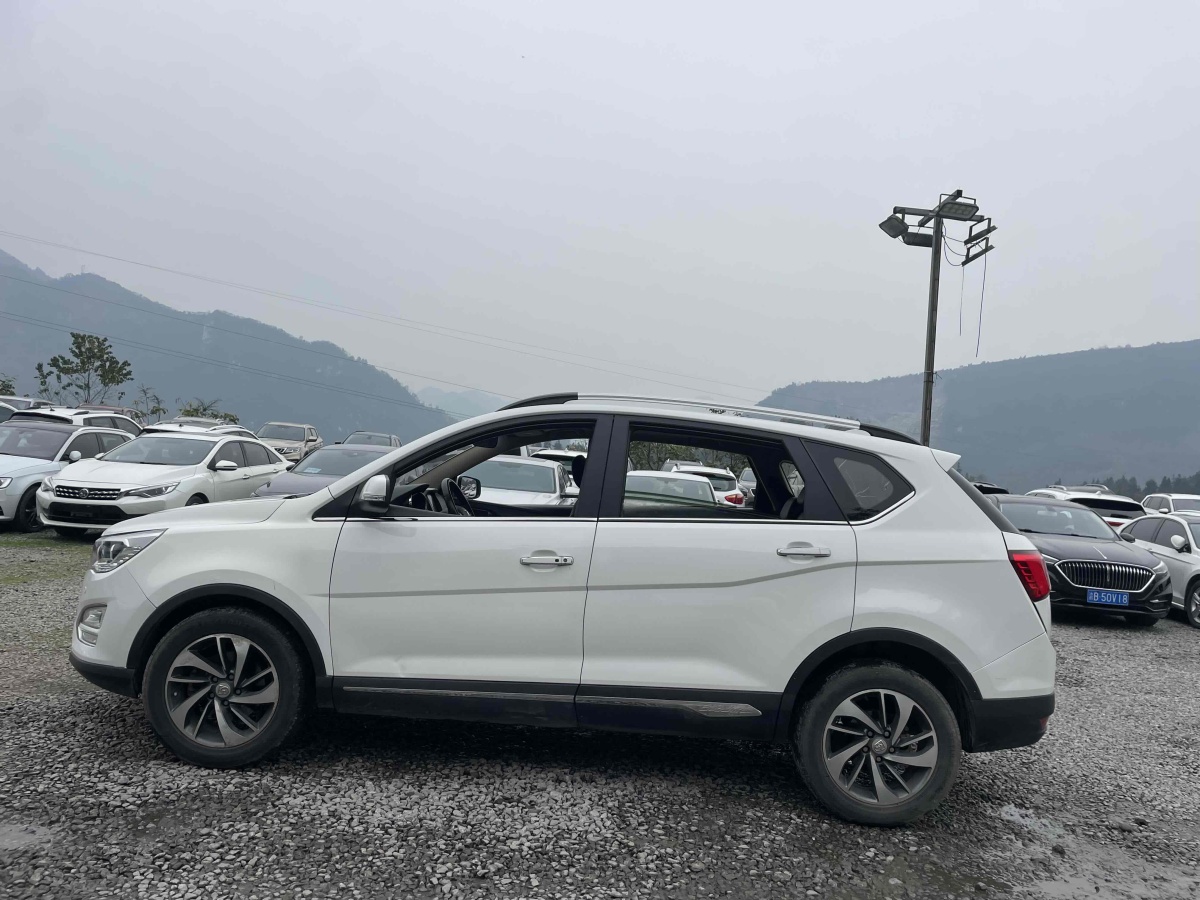 寶駿 560  2015款 1.8L 手動精英型圖片