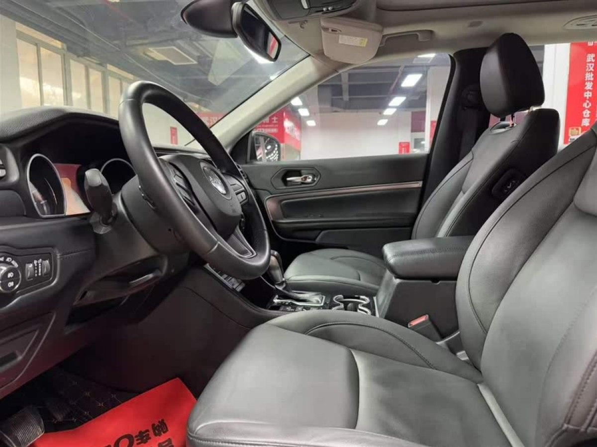 Jeep 指揮官  2018款 2.0T 兩驅(qū)進(jìn)享版 國(guó)VI圖片