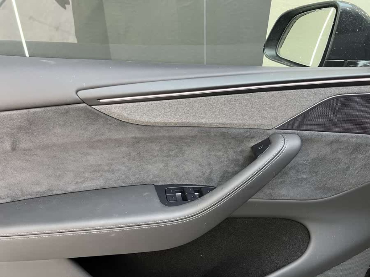 特斯拉 Model Y  2025款 長(zhǎng)續(xù)航全輪驅(qū)動(dòng)版圖片