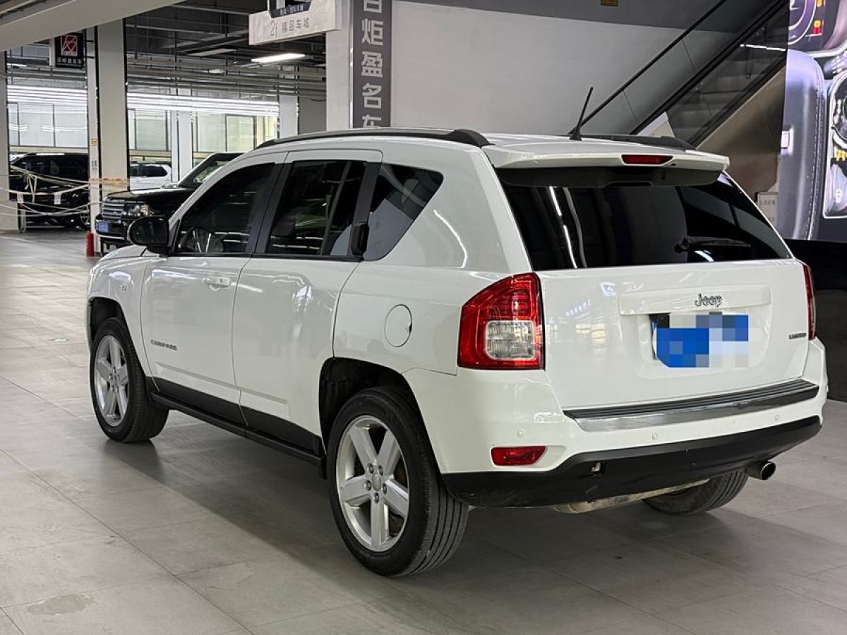 Jeep 指南者  2011款 2.4L 四驅(qū)豪華版圖片