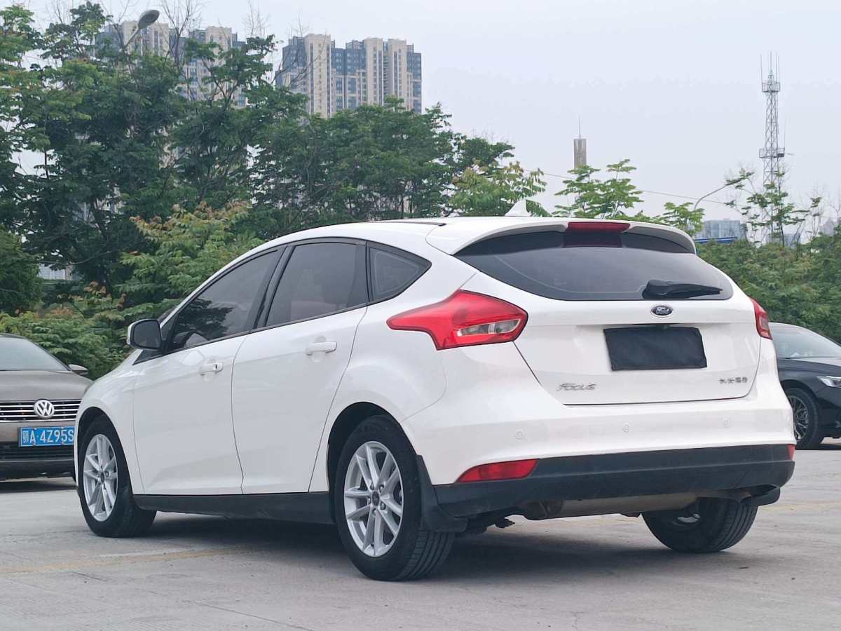 福特 福克斯  2018款 兩廂經(jīng)典 1.6L 自動(dòng)風(fēng)尚型智行版圖片