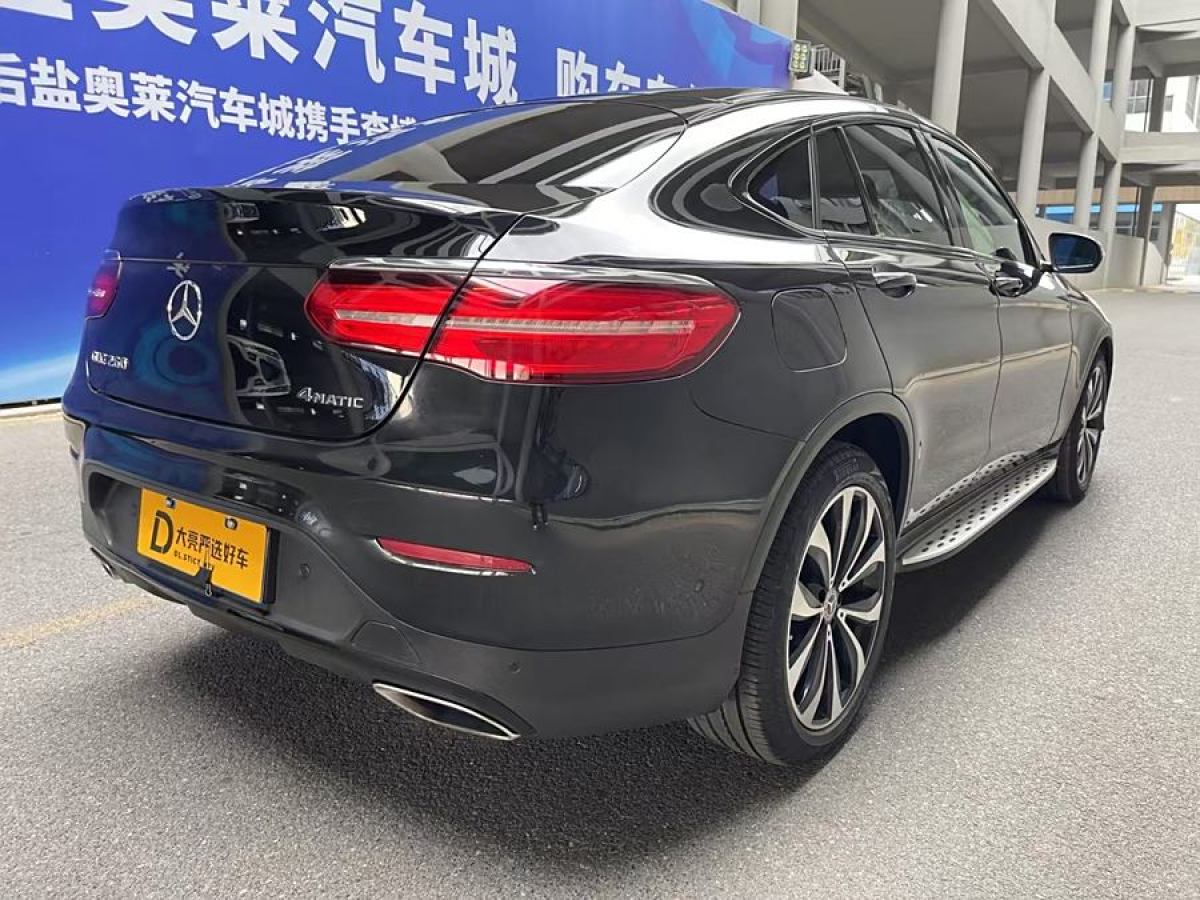 奔馳 奔馳GLC  2022款 改款 GLC 260 4MATIC 轎跑SUV圖片