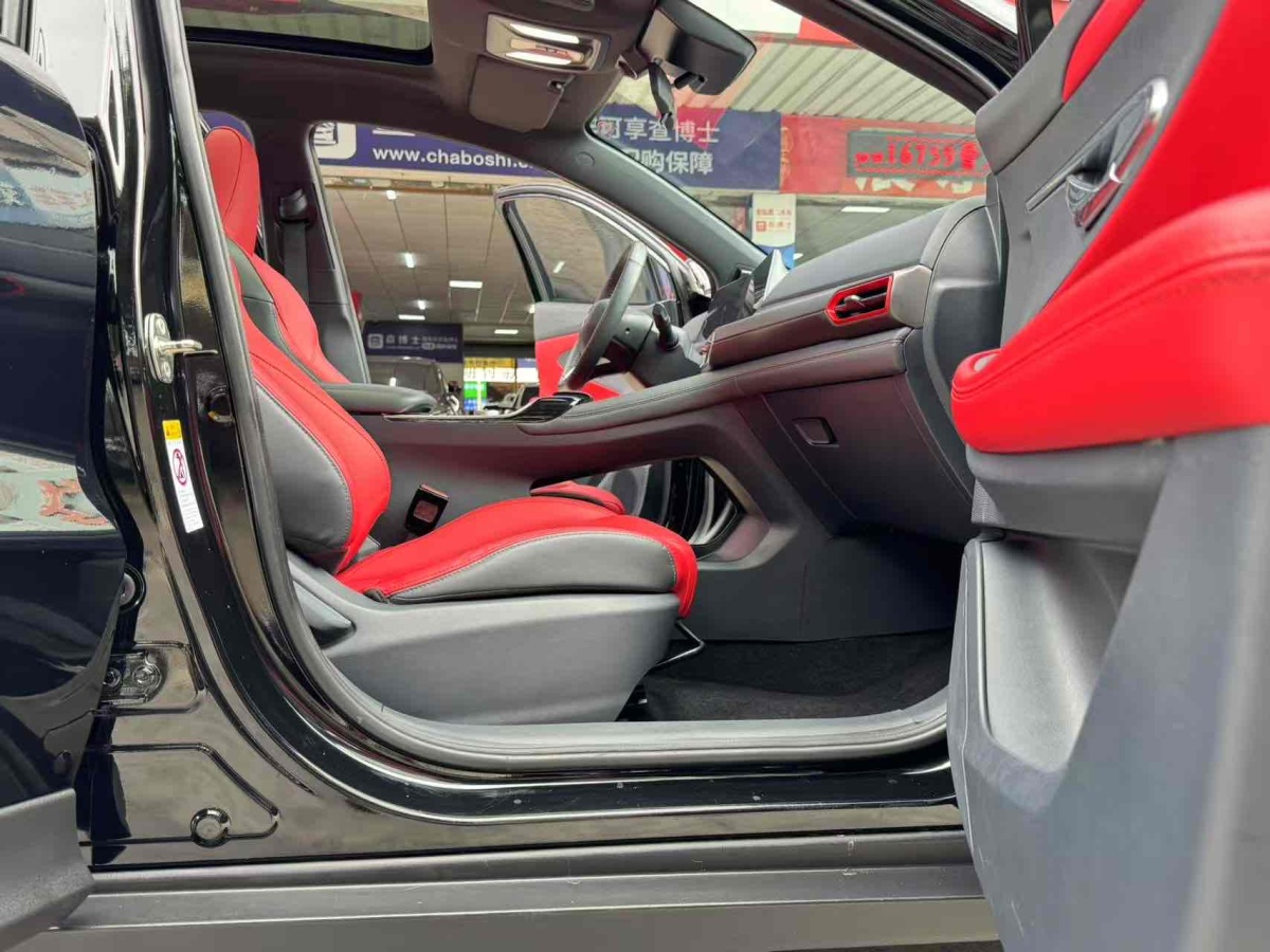 長(zhǎng)安 UNI-T  2020款 1.5T 尊貴型圖片