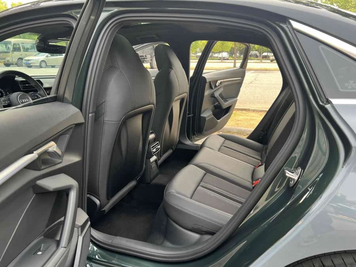 奧迪 奧迪A3  2023款 改款 A3L Limousine 35 TFSI 時(shí)尚運(yùn)動(dòng)型圖片