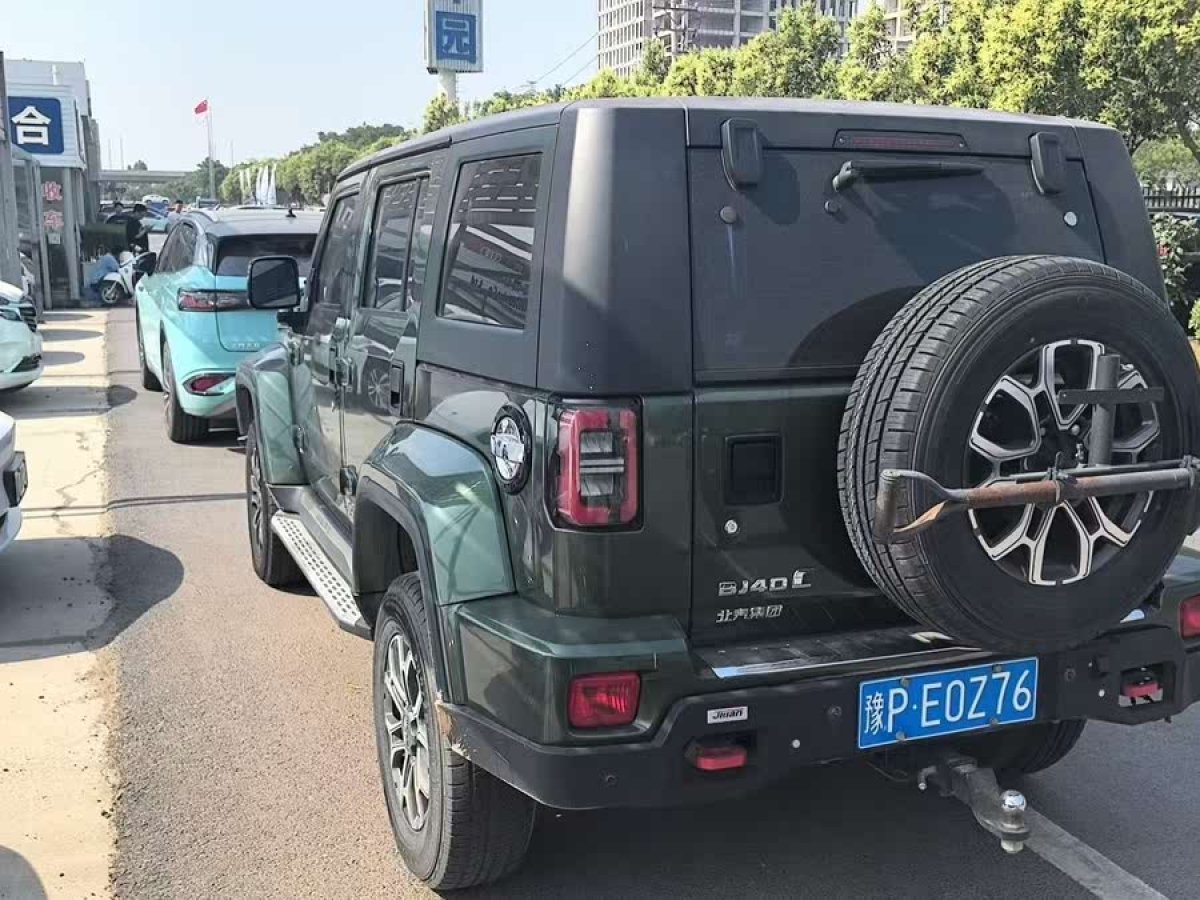 北京 BJ40  2020款 2.0T 自動(dòng)四驅(qū)城市獵人版?zhèn)b客型圖片