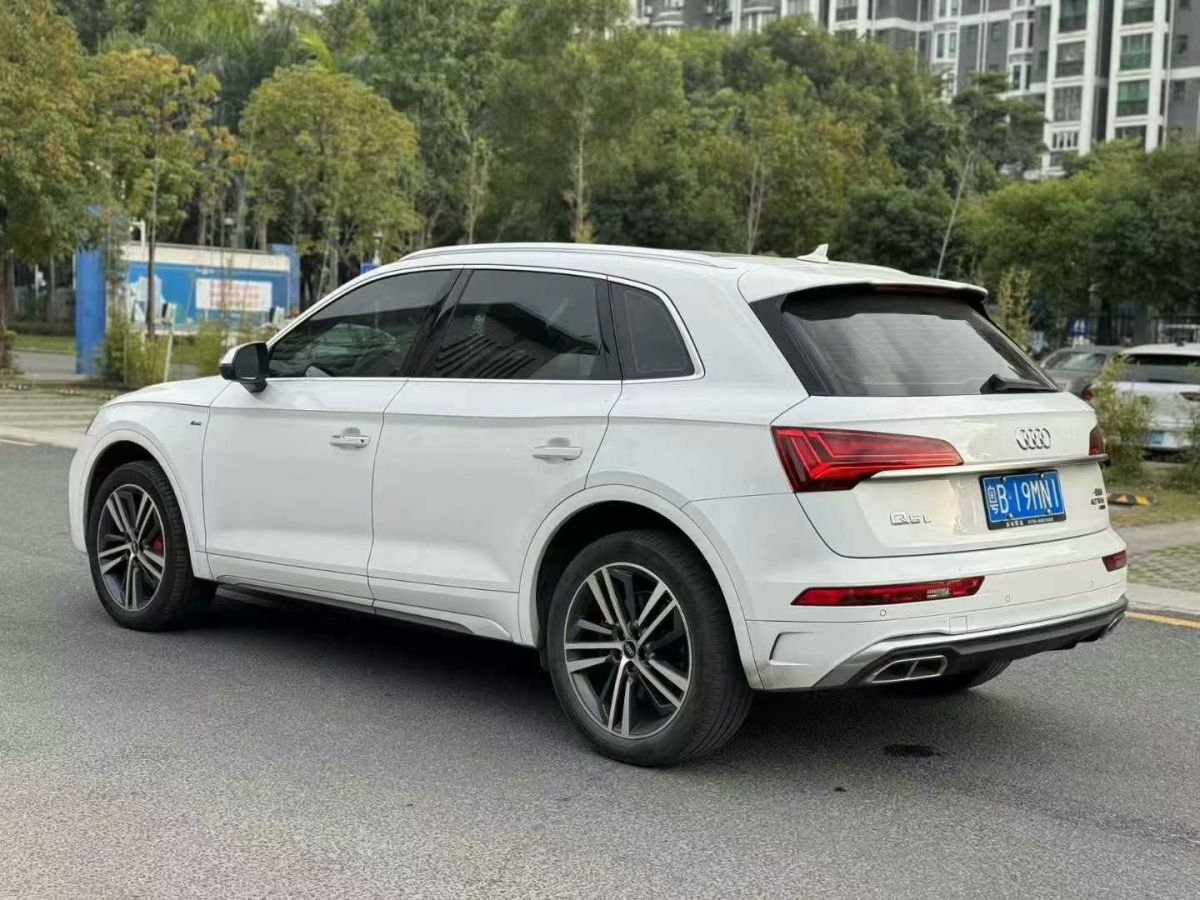 奧迪 奧迪Q5 e-tron  2022款 40 e-tron 星耀型 機(jī)甲套裝圖片