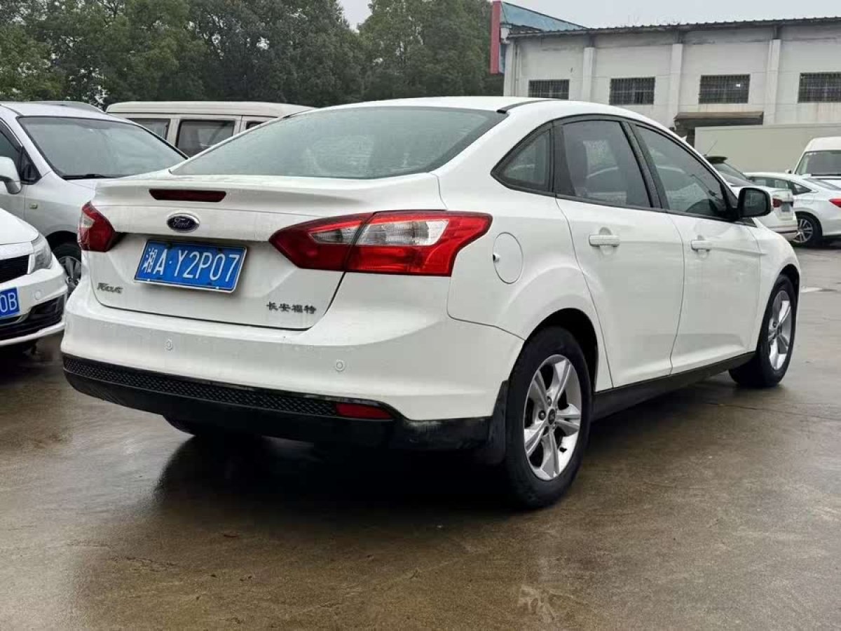 福特 ?？怂? 2012款 三廂 1.6L 自動風尚型圖片