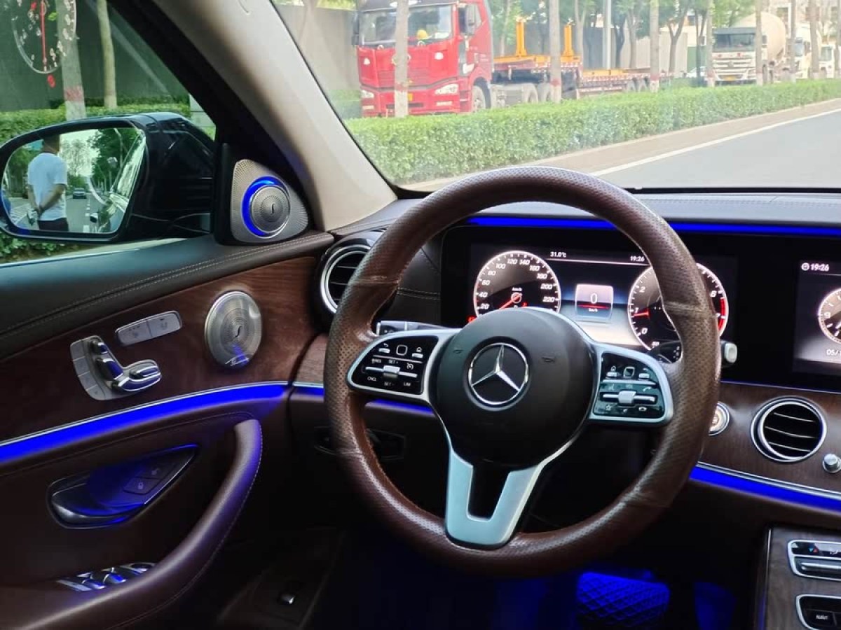奔馳 奔馳E級(jí)  2019款 改款 E 300 L 豪華型圖片