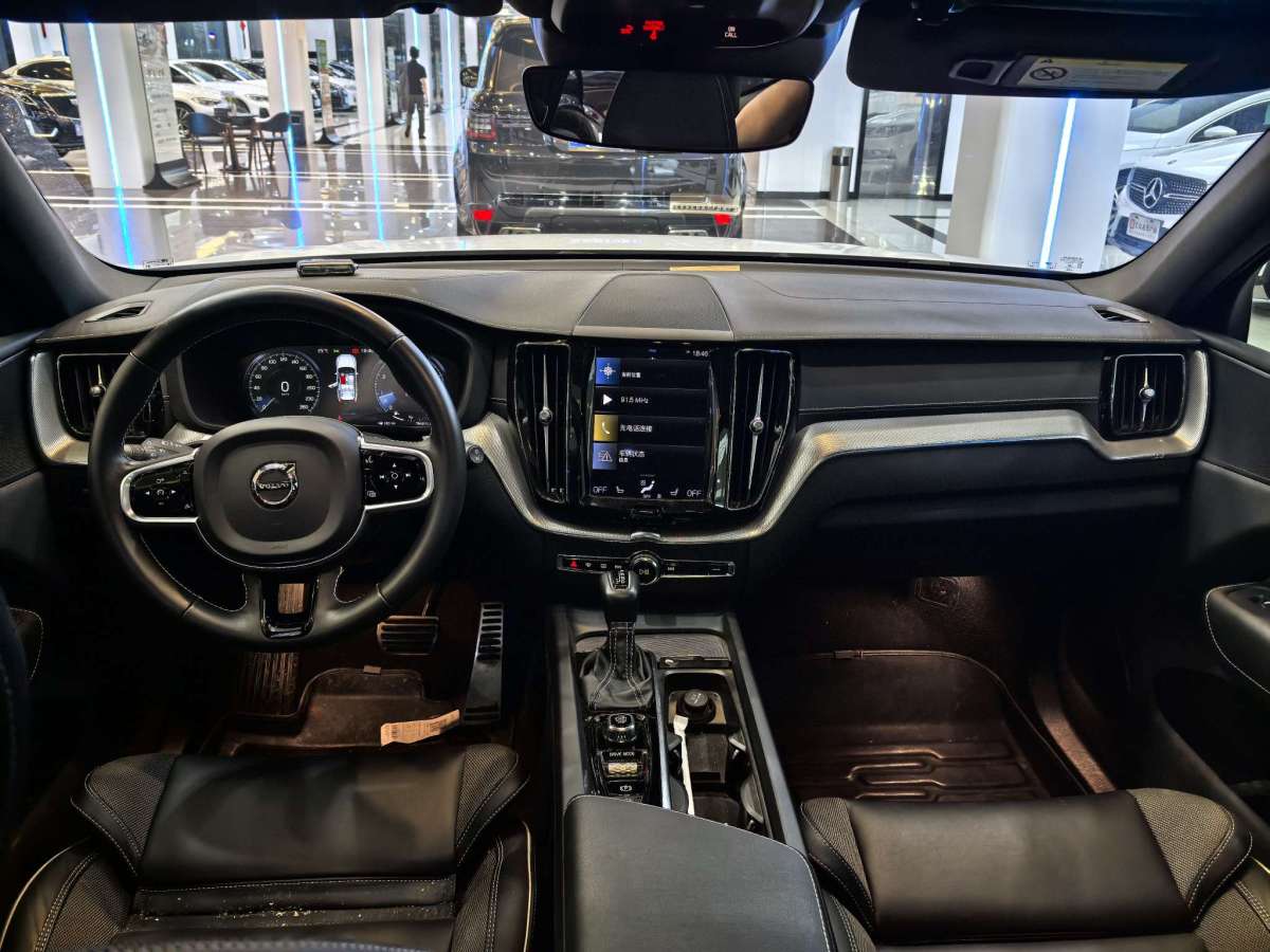 沃爾沃 XC60  2021款 T5 四驅(qū)智遠(yuǎn)運(yùn)動(dòng)版圖片