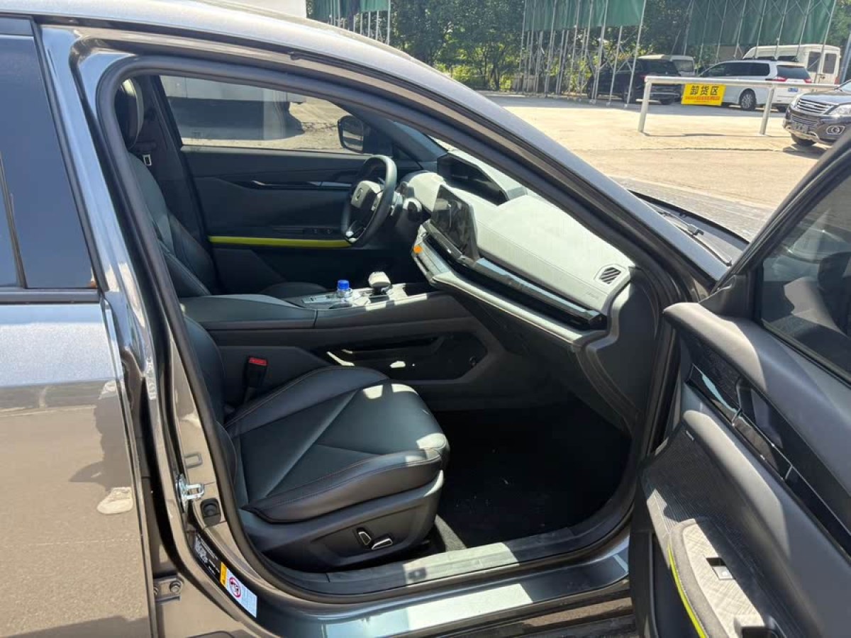 長安 長安UNI-V  2022款 1.5T 尊貴型圖片