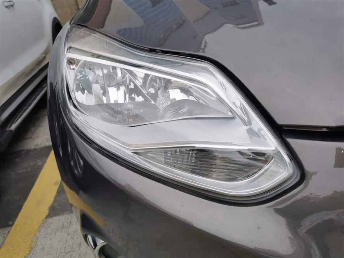福特 福克斯  2012款 三廂 1.6L 自動風(fēng)尚型圖片