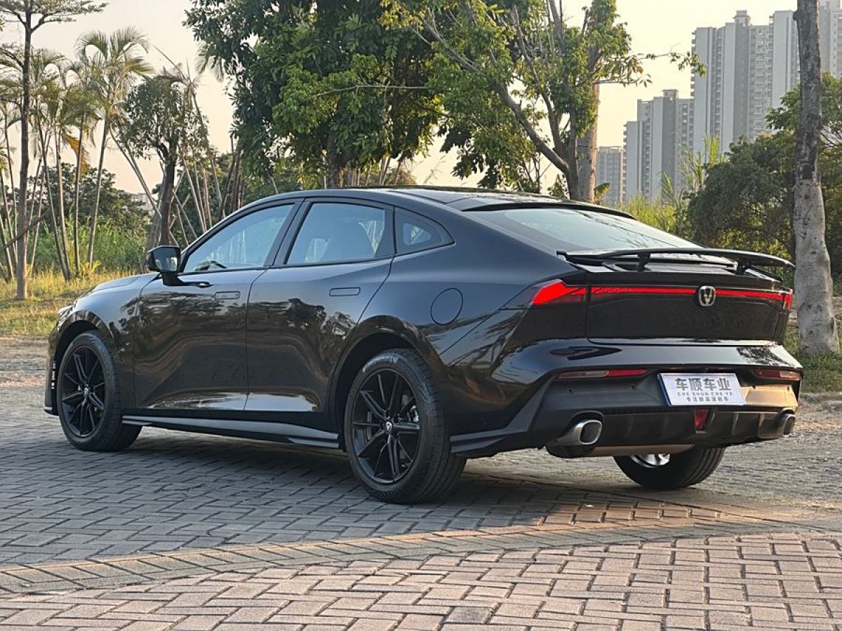 長(zhǎng)安 長(zhǎng)安UNI-V  2023款 1.5T 尊貴型圖片