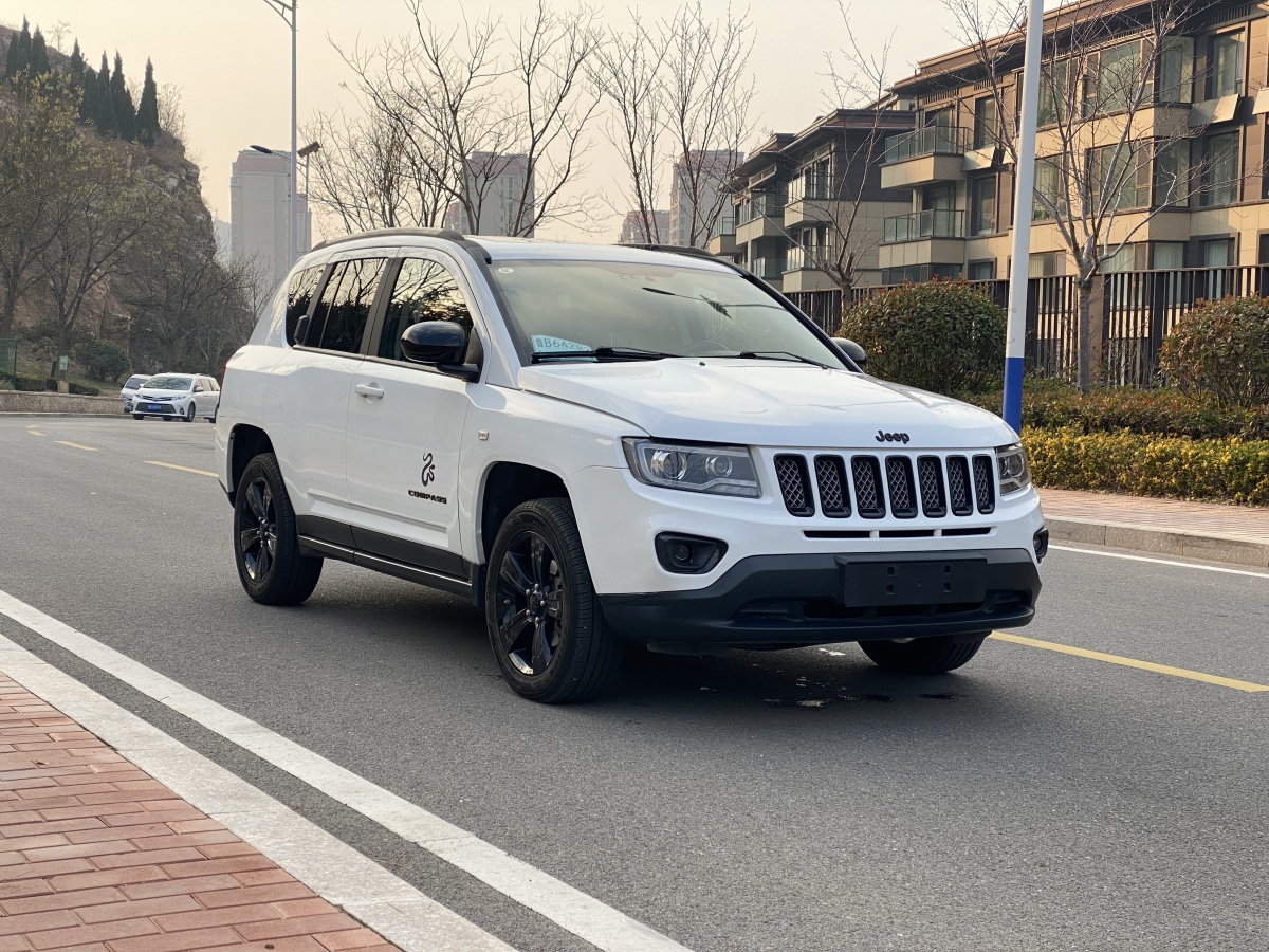 Jeep 指南者  2014款 2.4L 四驅(qū)蛇行珍藏版圖片