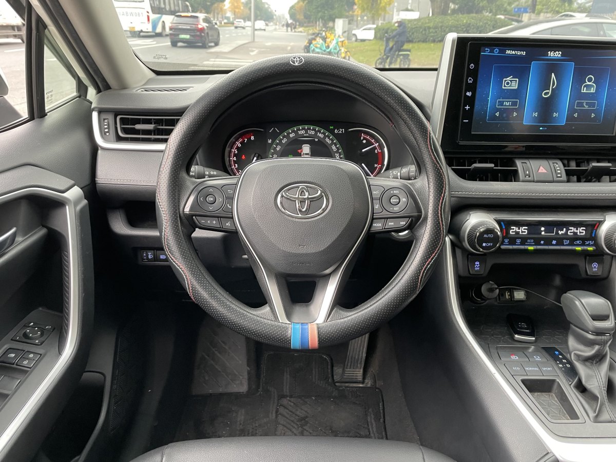 豐田 RAV4  2018款 榮放 2.0L CVT兩驅(qū)風(fēng)尚版圖片