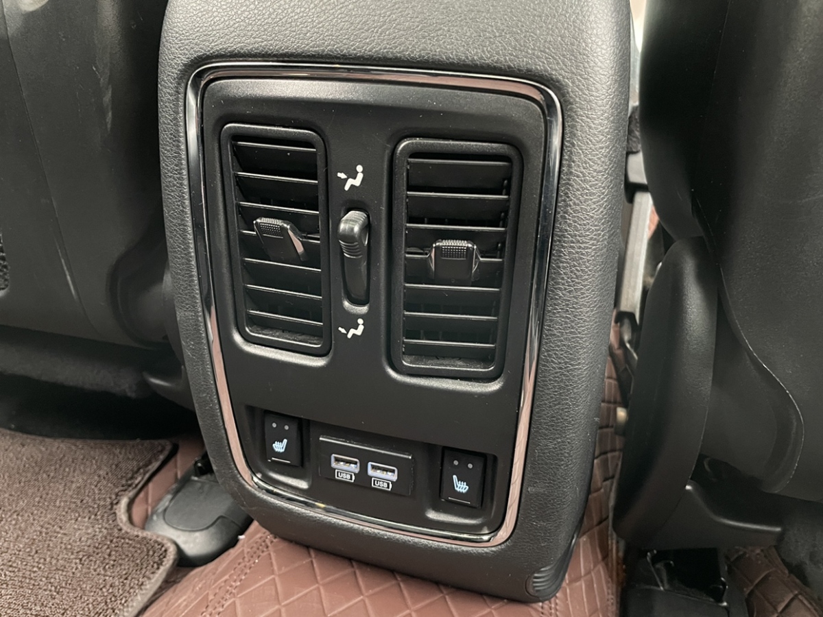 2018年9月Jeep 大切诺基  2017款 3.0L 舒享导航版
