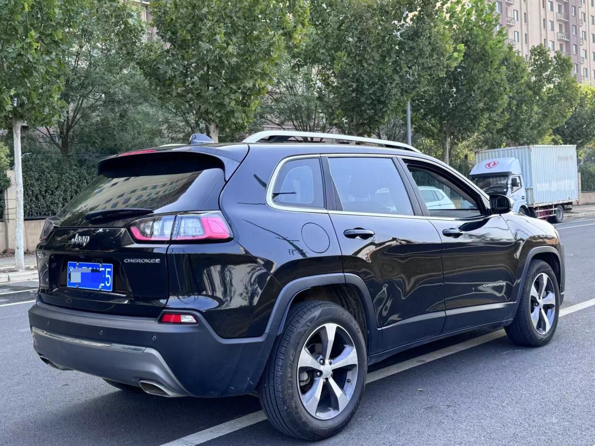 Jeep 自由光  2020款 2.0T 兩驅(qū)領(lǐng)先版圖片