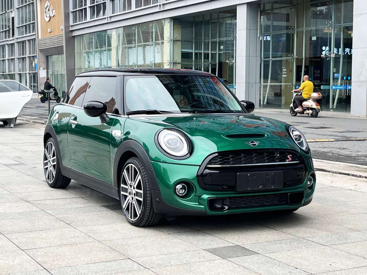 MINI MINI  2020款 2.0T COOPER S 經(jīng)典派 三門絕色版圖片