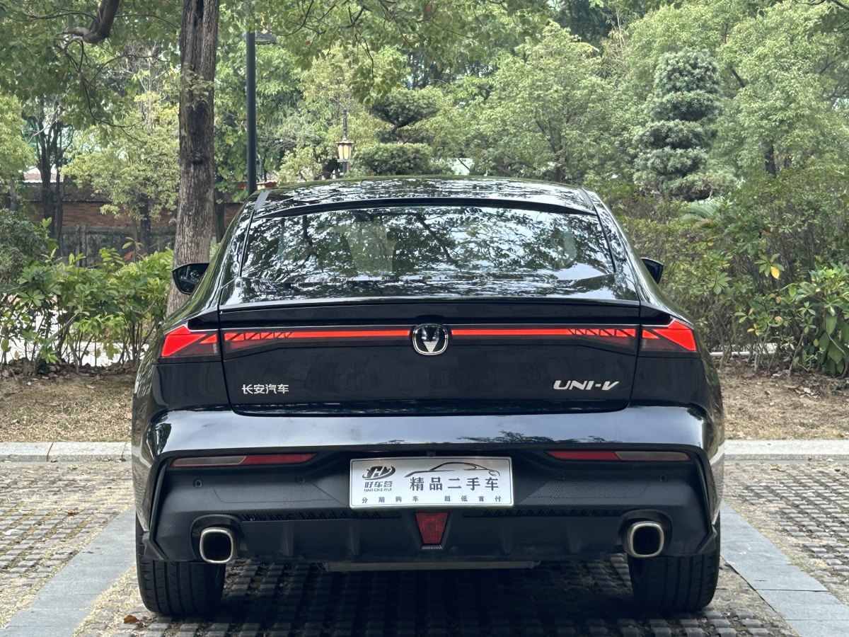 長(zhǎng)安 長(zhǎng)安UNI-V  2023款 1.5T 尊貴型圖片