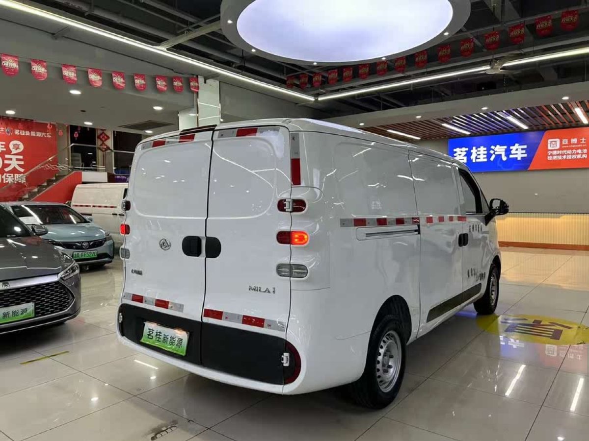 上汽大通 大拿V1  2023款 V1 短軸低頂（43kWh）圖片