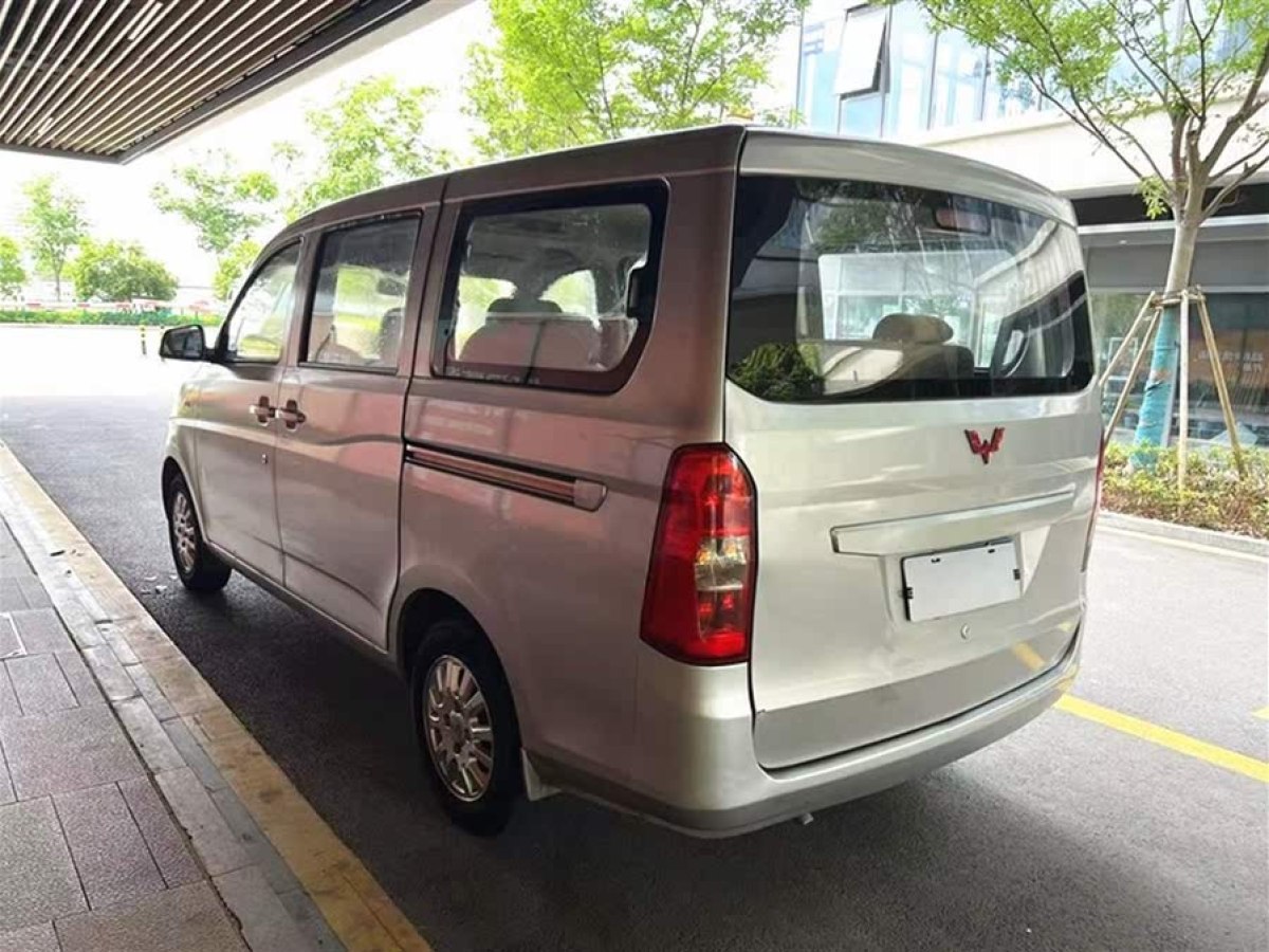五菱 五菱榮光V  2016款 1.2L標(biāo)準(zhǔn)型圖片