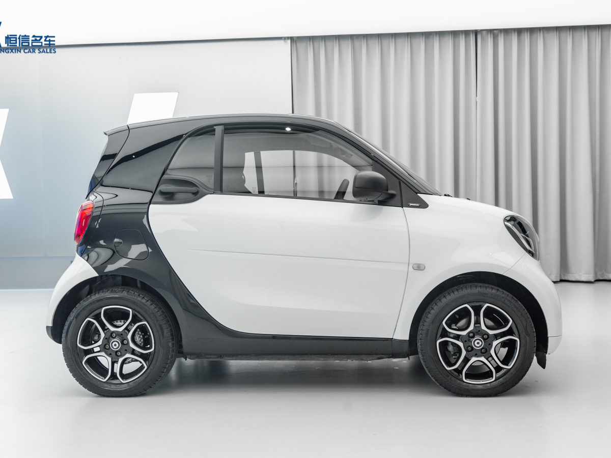 2019年10月smart fortwo  2019款 0.9T 66千瓦硬頂動(dòng)擎版 國(guó)VI