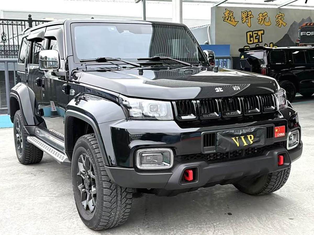 北京 BJ40  2023款 2.0D 自動(dòng)四驅(qū)刀鋒英雄版?zhèn)b客型（前后電控鎖）圖片