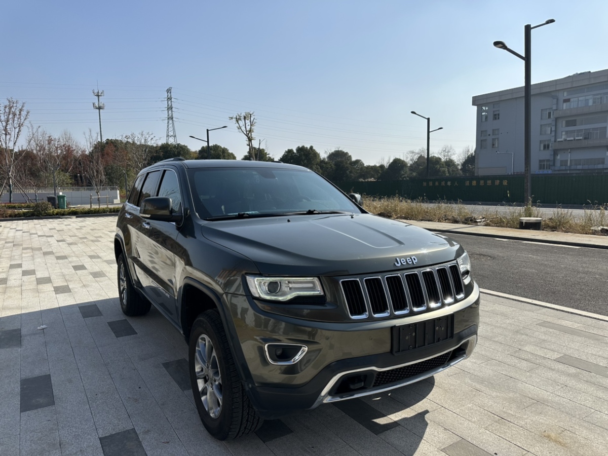 Jeep 大切諾基  2015款 3.0L 舒享導(dǎo)航版圖片