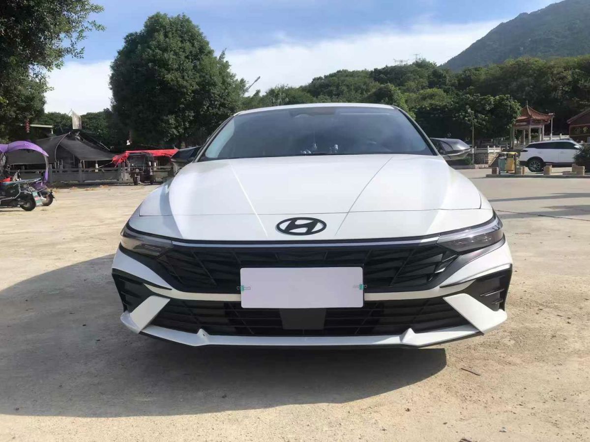 現(xiàn)代 伊蘭特  2023款 1.5L CVT GLS領(lǐng)先版圖片