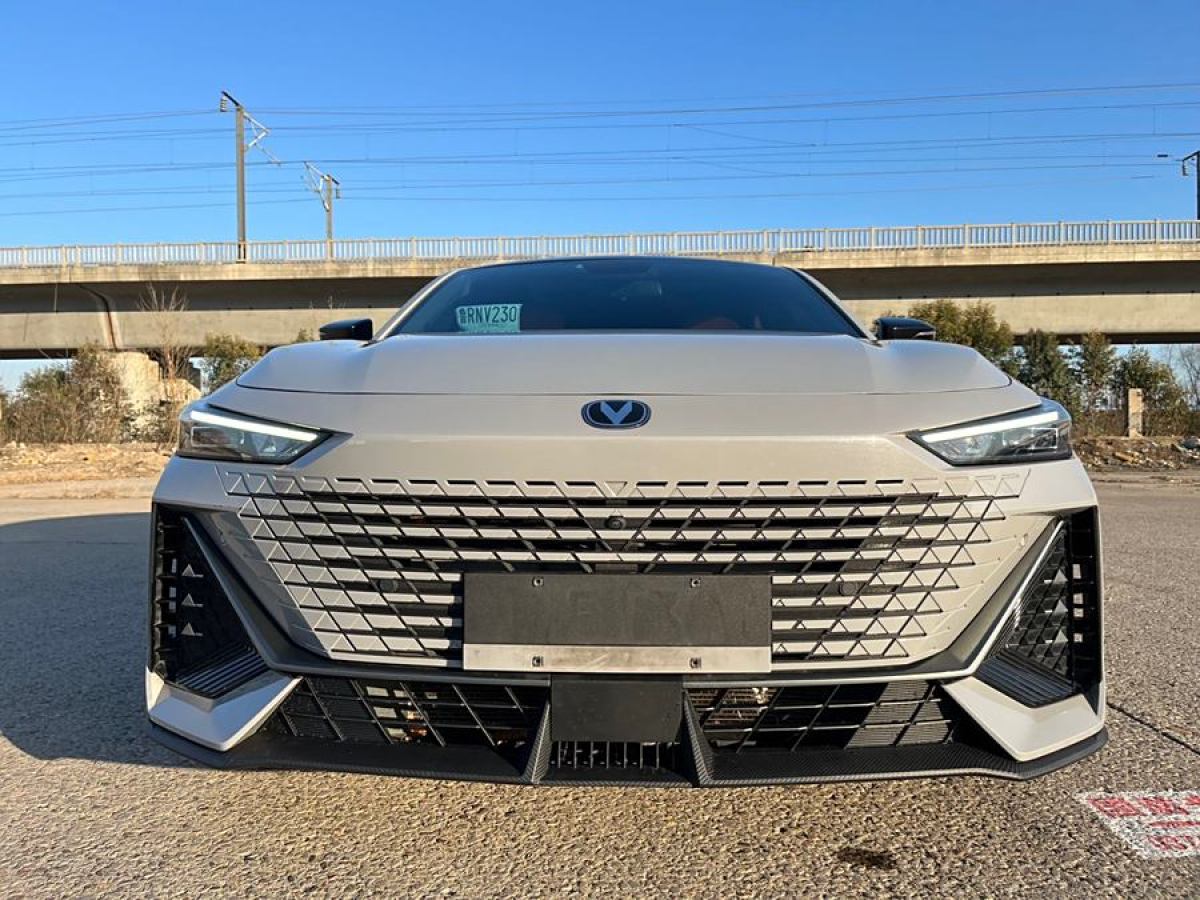 長(zhǎng)安 長(zhǎng)安UNI-V  2022款 1.5T 尊貴型圖片