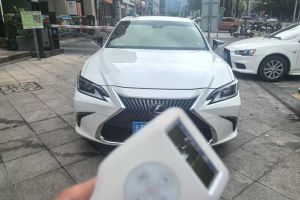 ES 雷克薩斯 200 卓越版