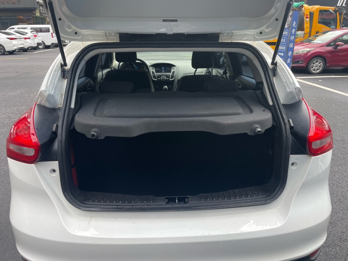 福特 ?？怂? 2015款 兩廂 1.6L 自動舒適型圖片