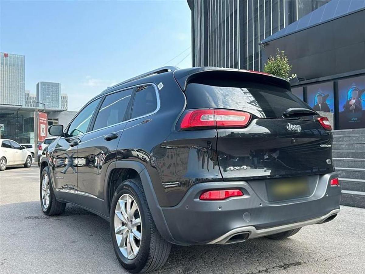 Jeep 自由光  2017款 2.0L 優(yōu)越版圖片