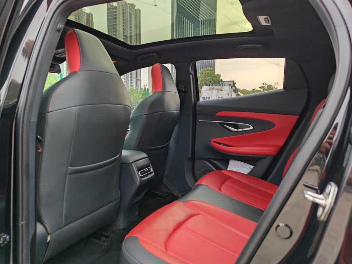 長(zhǎng)安 UNI-T  2020款 1.5T 尊貴型圖片