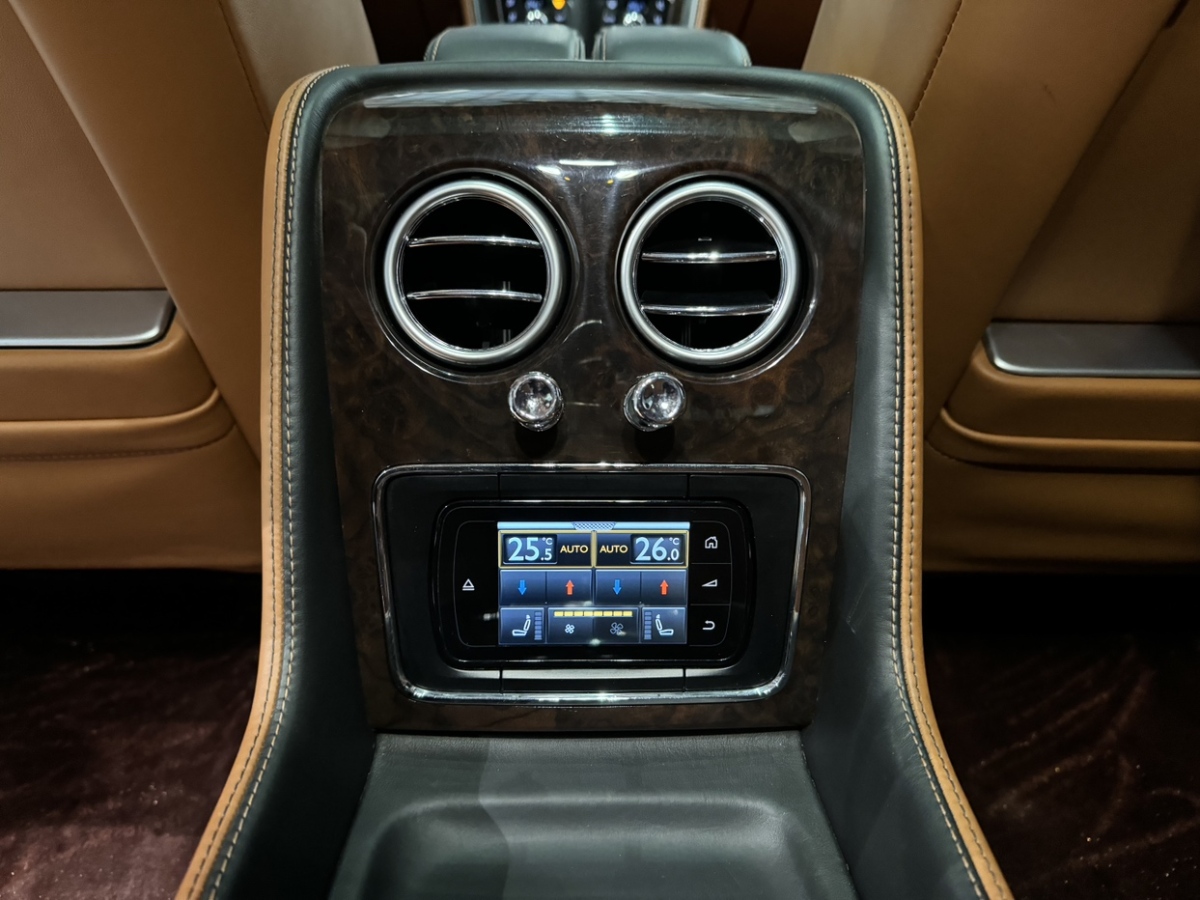 2014年6月宾利 飞驰  2014款 4.0T V8 尊贵版
