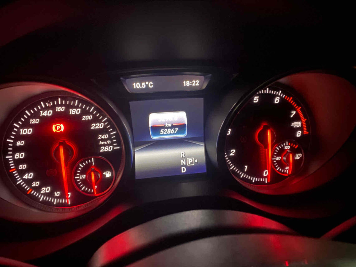 奔驰 奔驰GLA  2019款 GLA 220 4MATIC 运动型图片