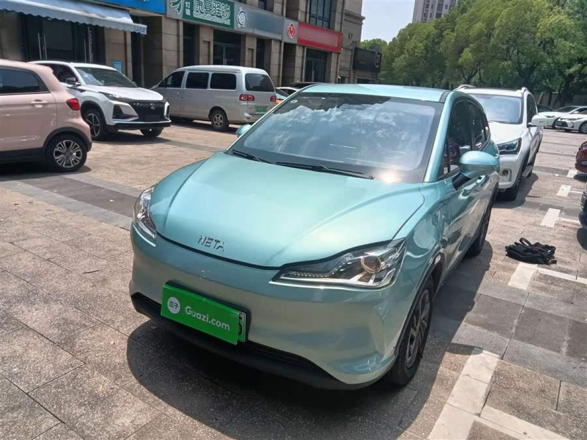 哪吒 哪吒V  2021款 標(biāo)準(zhǔn)續(xù)航娛樂(lè)版圖片