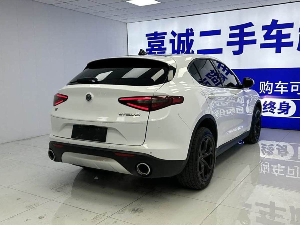 阿爾法·羅密歐 Stelvio  2017款 2.0T 200HP 豪華版圖片