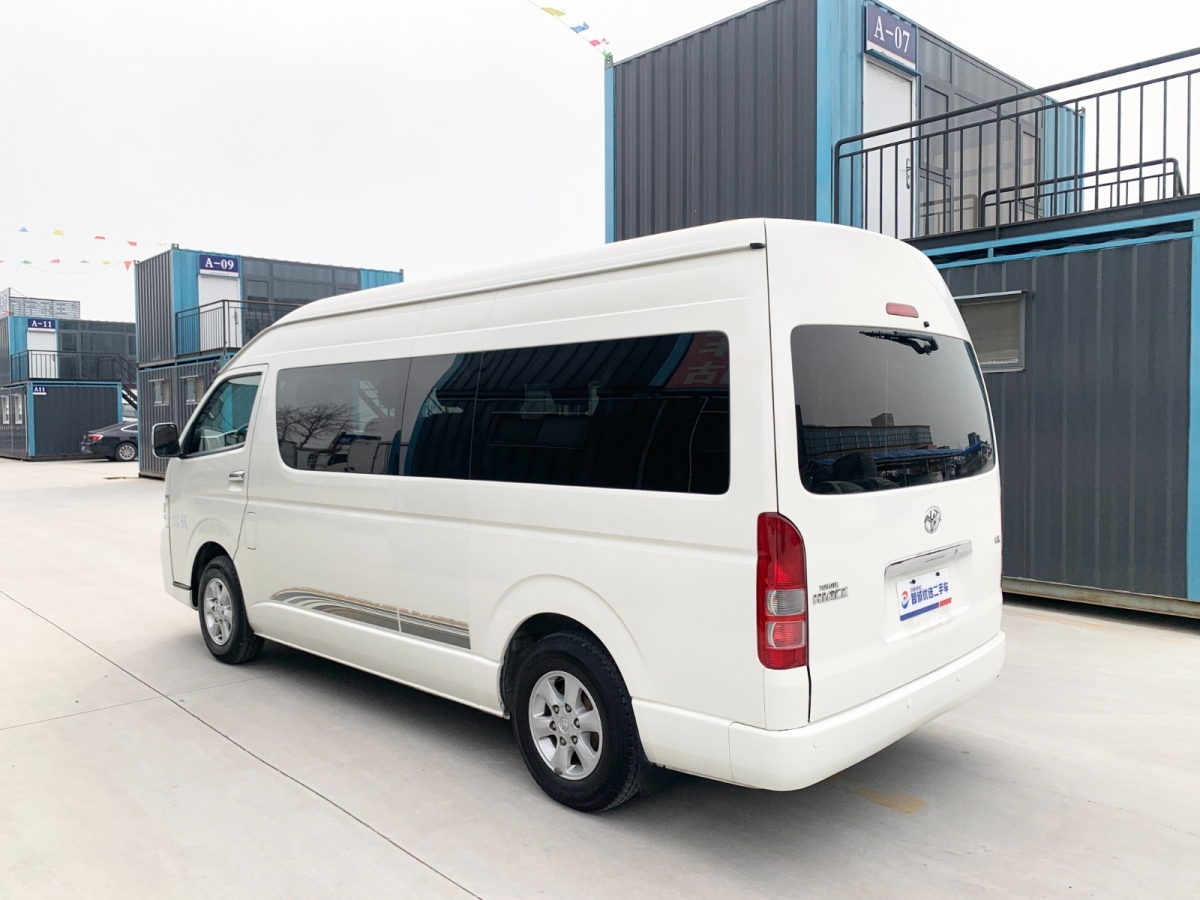 2012年7月豐田 HIACE  2011款 2.7L自動標(biāo)準(zhǔn)版13座