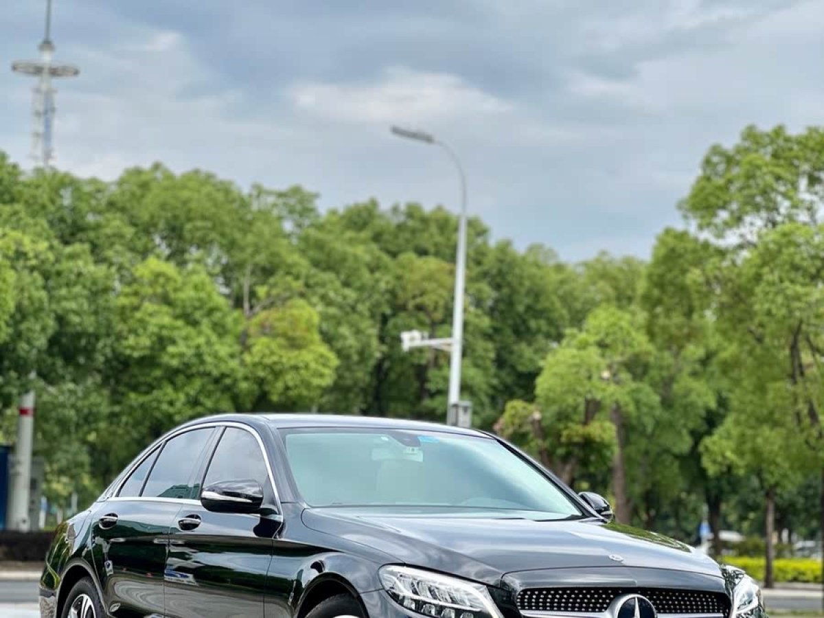 奔馳 奔馳C級(jí)  2019款 改款 C 260 L 運(yùn)動(dòng)版圖片