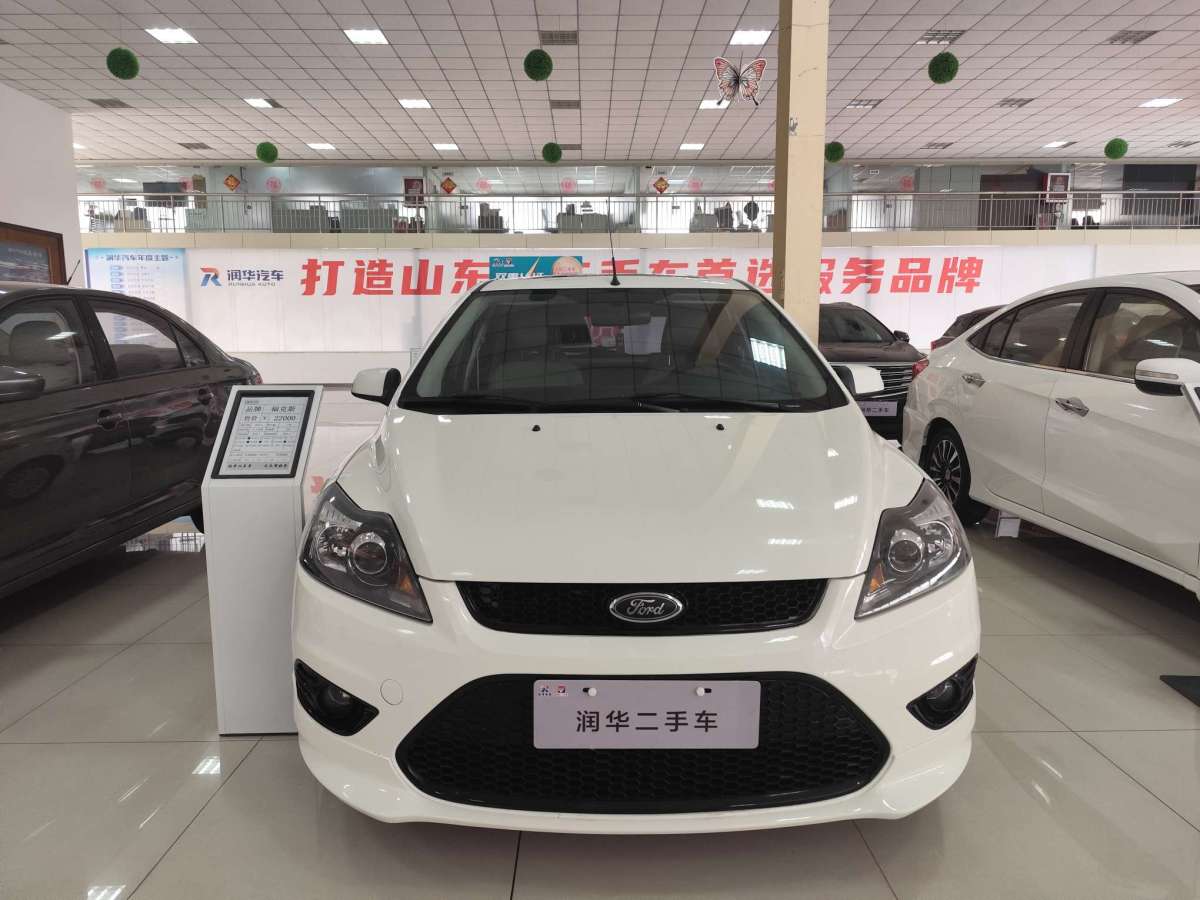 福特 ?？怂? 2014款 兩廂經(jīng)典 1.8L 自動酷白典藏版圖片