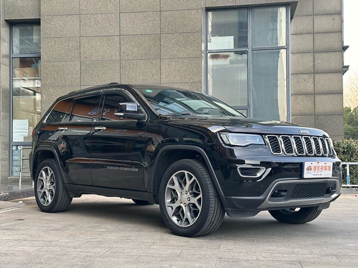 Jeep 大切諾基  2020款 3.0L 精英導(dǎo)航版圖片